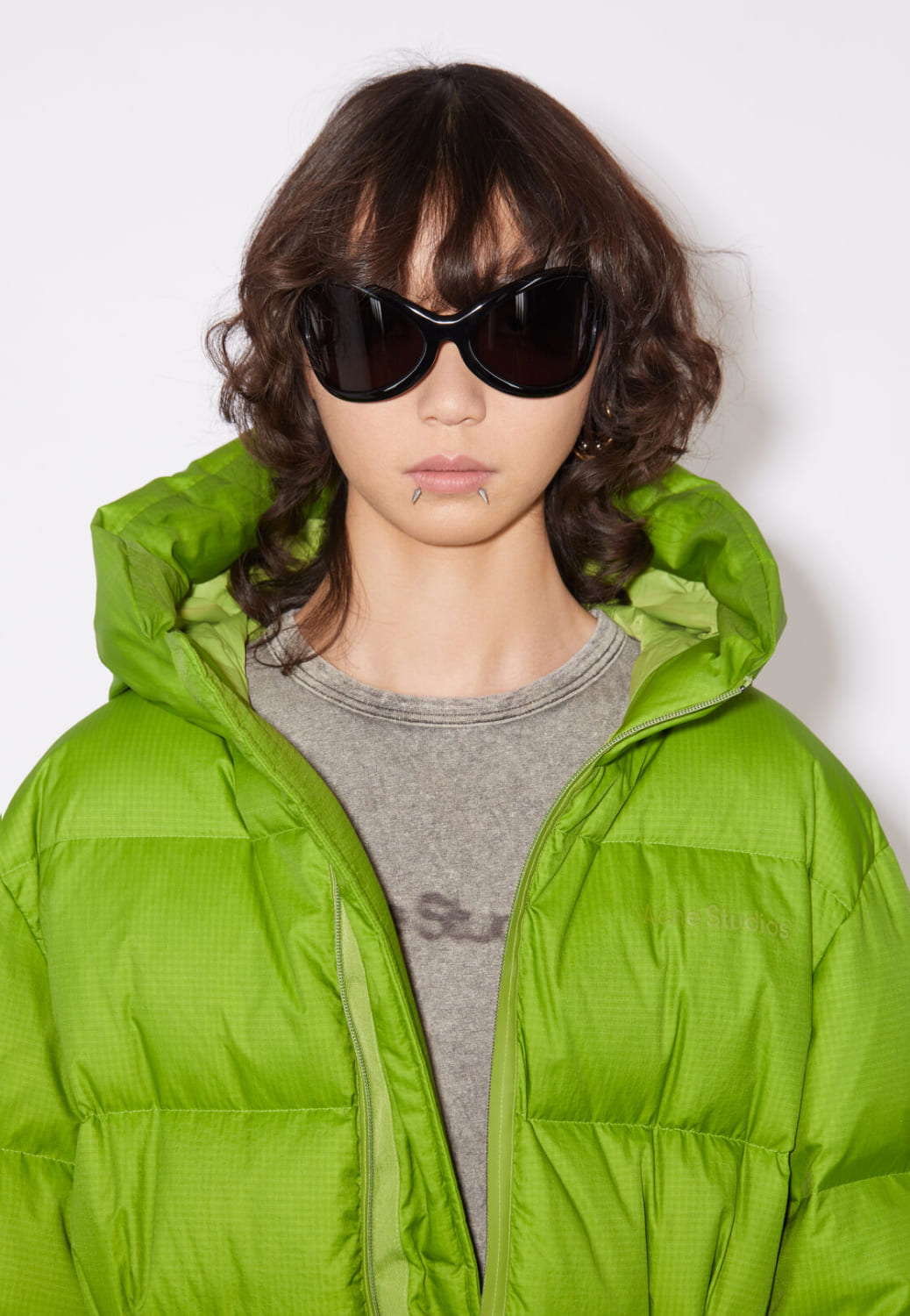 Зеленый пуховик Acne Studios с капюшоном - купить на Invogue — арт