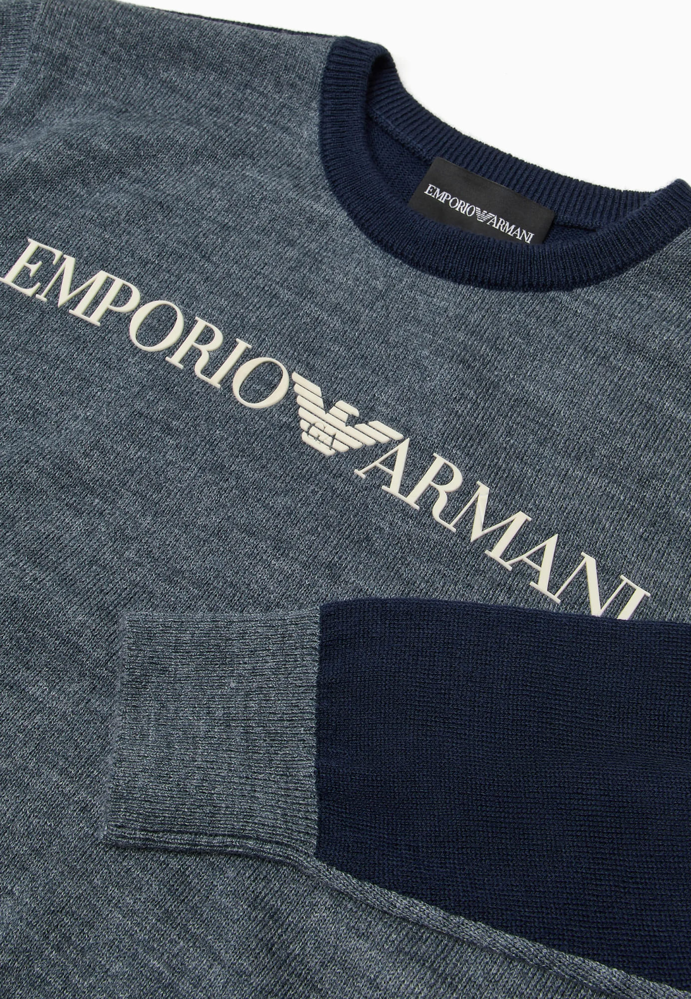 Серый свитер EMPORIO ARMANI KIDS - купить на Invogue — арт 6R4M62