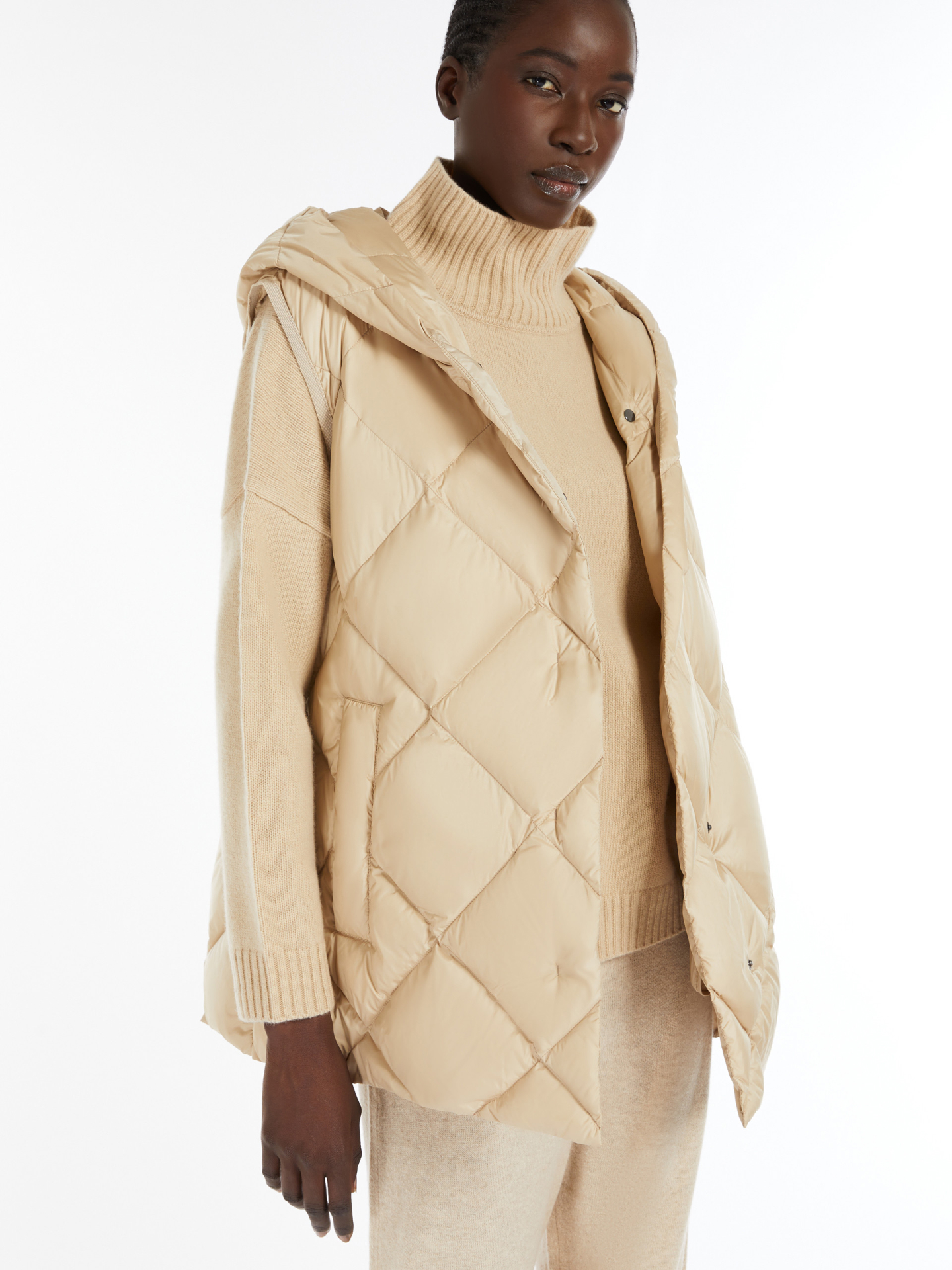 S'MaxMara ビジューフードトリム Бежевый жилет WEEKEND MAX MARA стеганный - купить на Invogue — арт