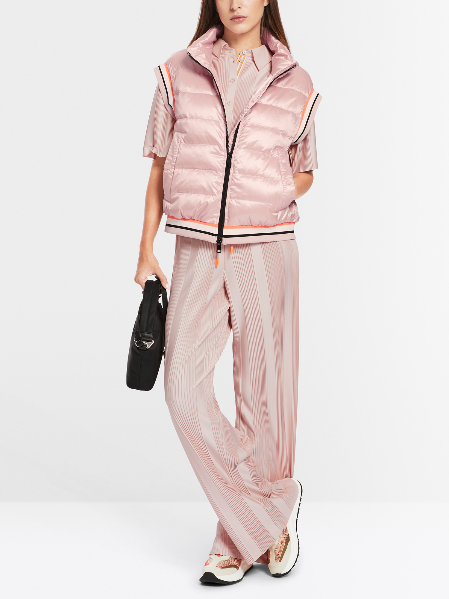 Розовый жилет Marc Cain пуховый MARC CAIN купить на Invogue — арт XS 37.01  W02 168 •‎ Купить на Invogue. Цены и отзывы