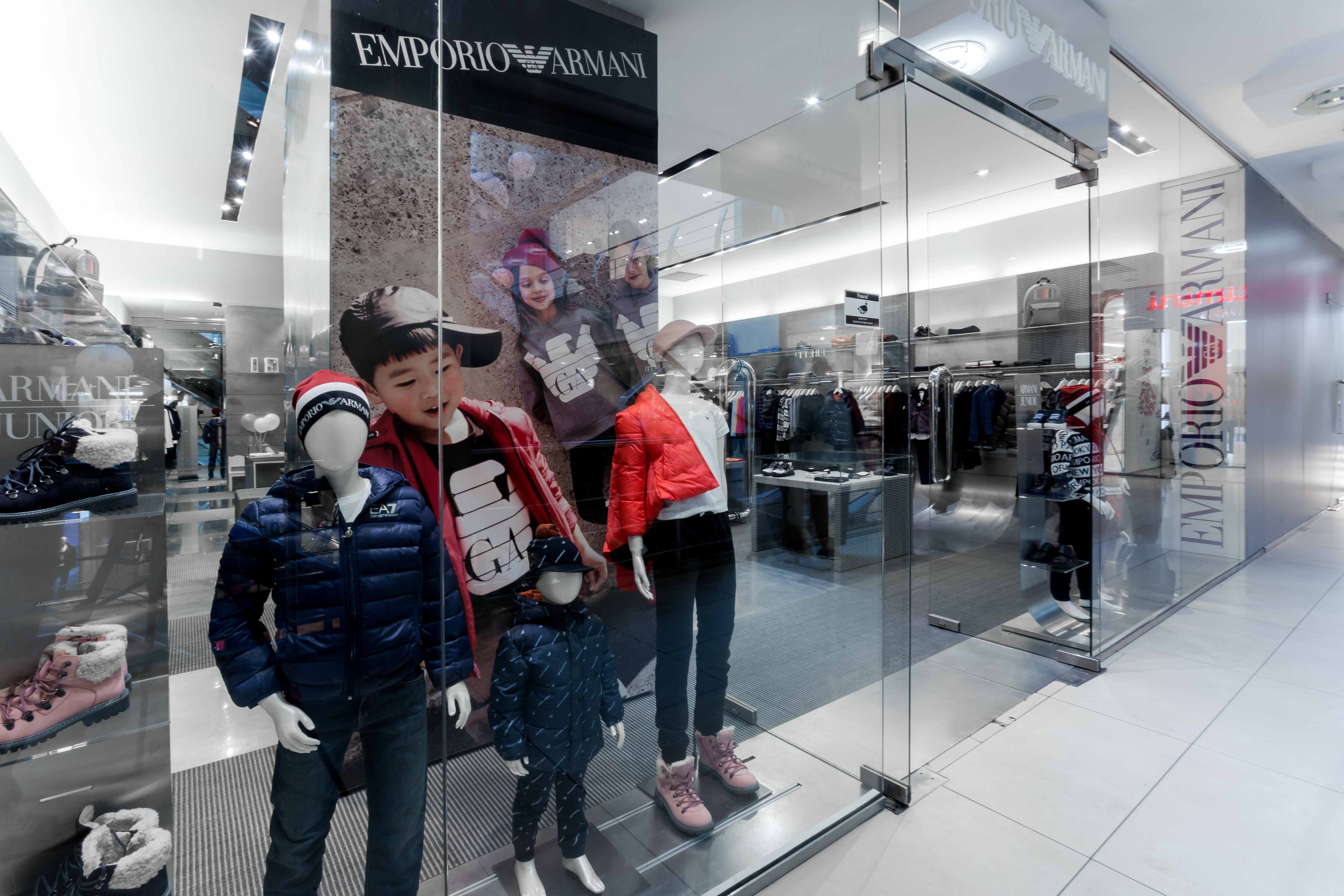 Магазин Emporio Armani - ТЦ "Mandarin Plaza", 4-й этаж: фото - Invogue