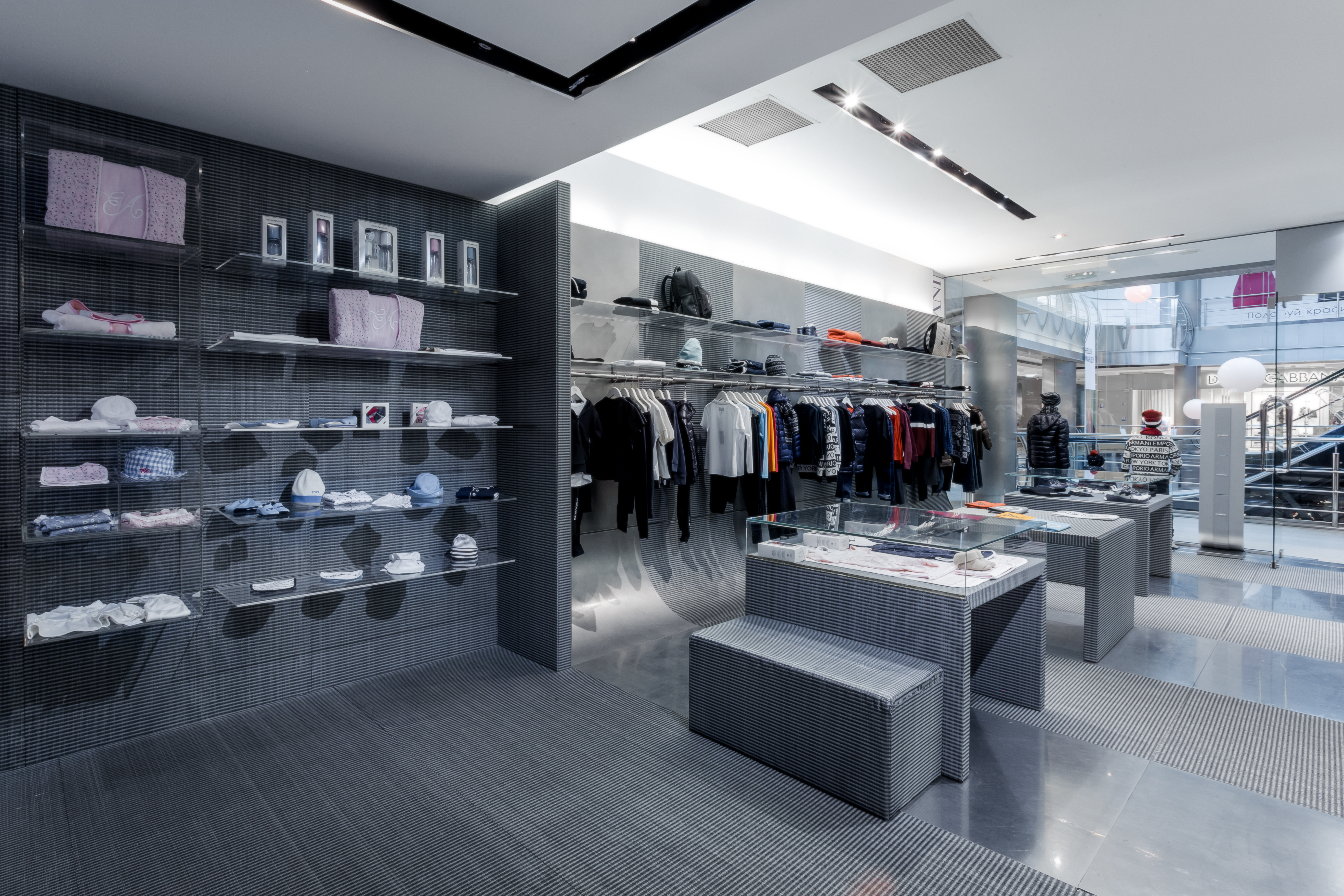 Магазин Emporio Armani - ТЦ "Mandarin Plaza", 4-й этаж: фото 5 - Invogue