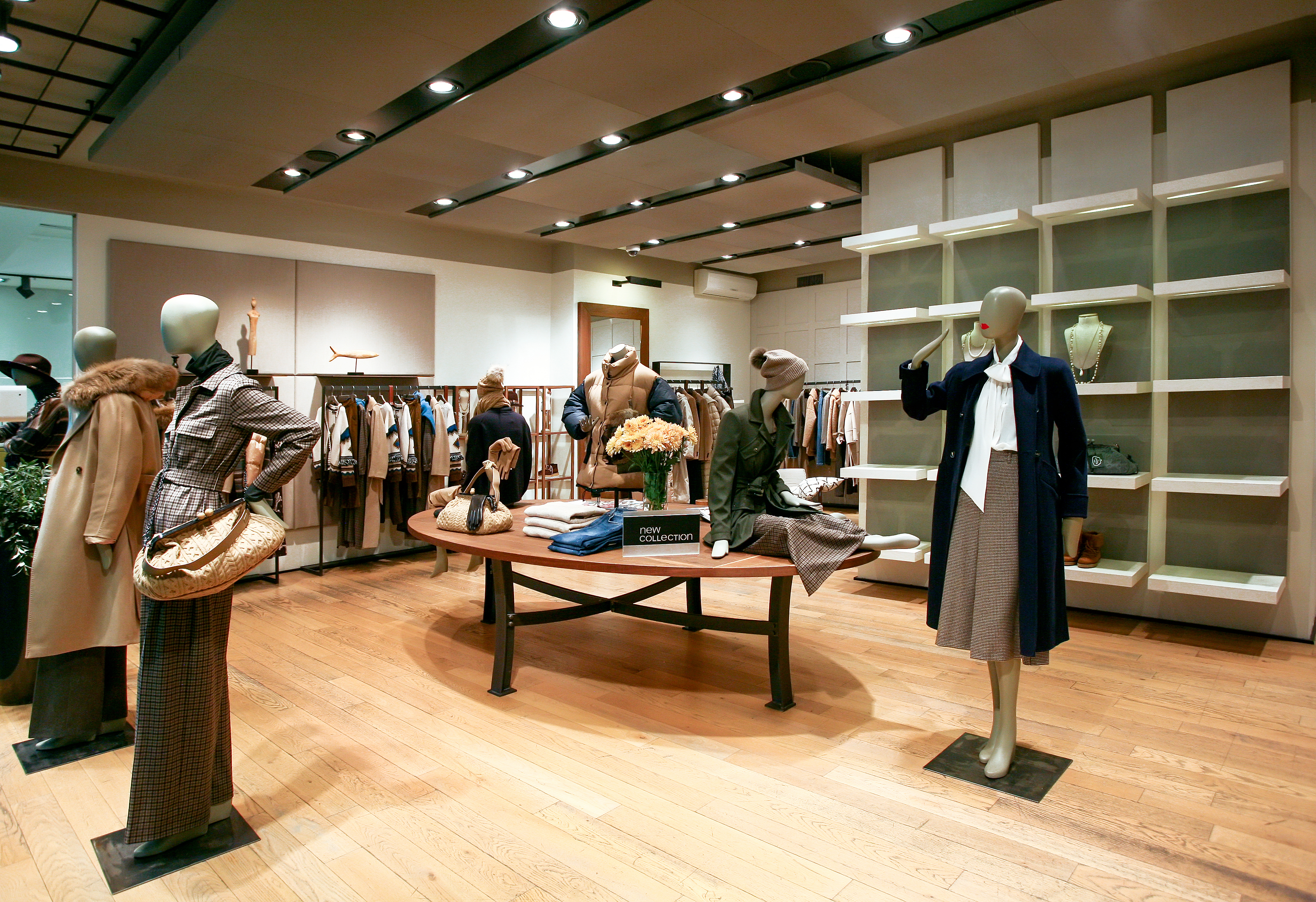 Магазин Weekend Max Mara - Сады Победы, 3-й этаж: фото 1 - Invogue