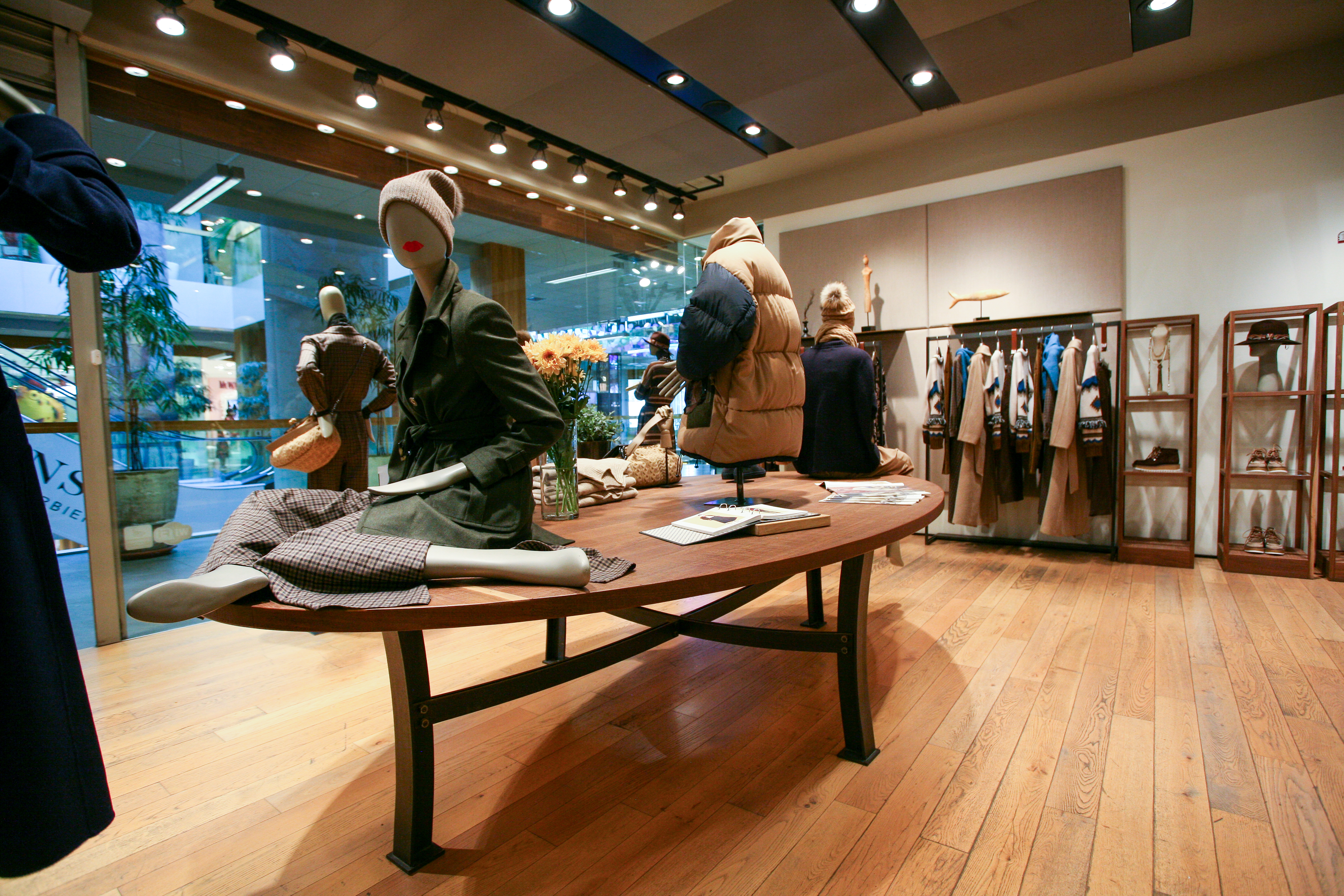 Магазин Weekend Max Mara - Сады Победы, 3-й этаж: фото 3 - Invogue