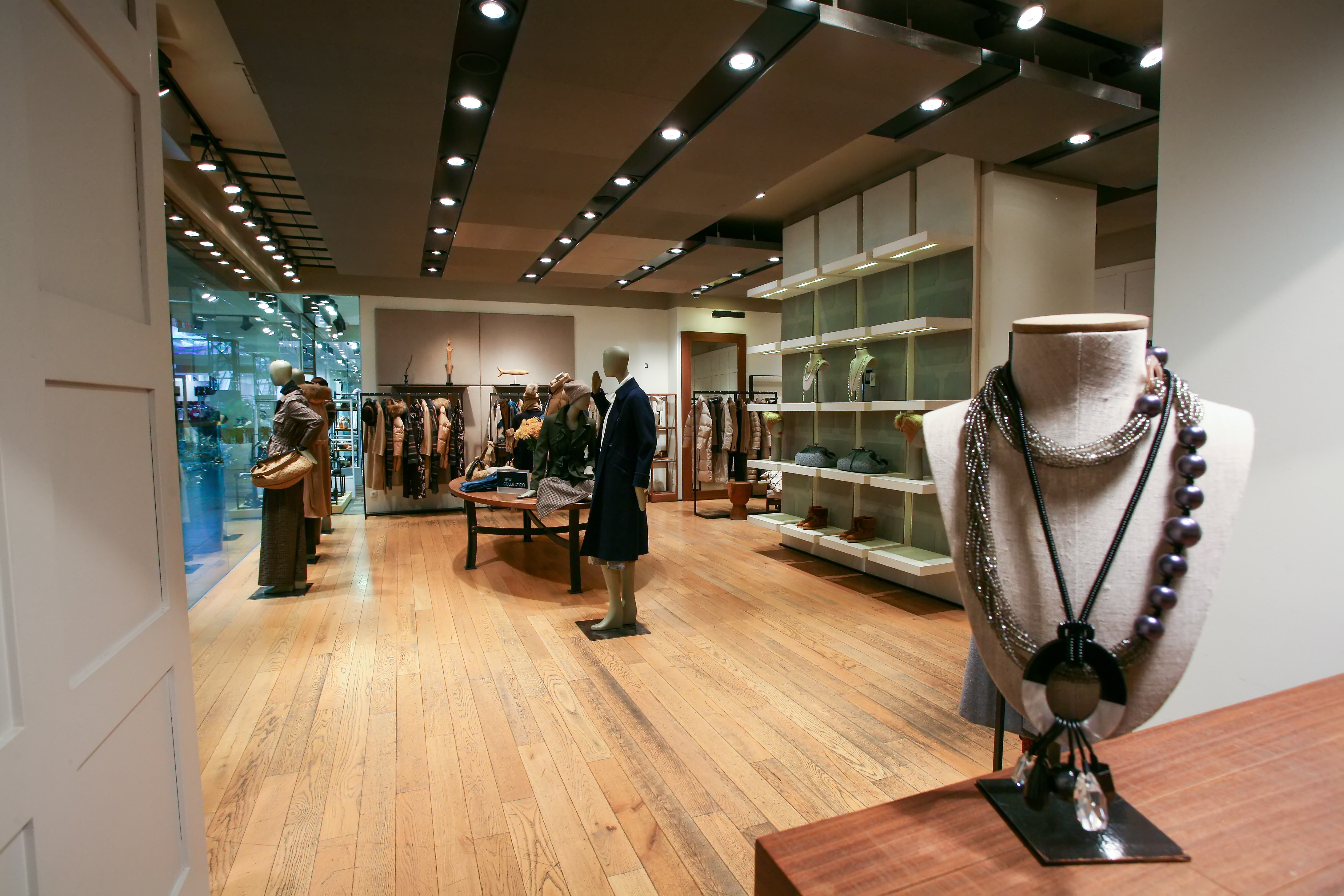 Магазин Weekend Max Mara - Сады Победы, 3-й этаж: фото 4 - Invogue