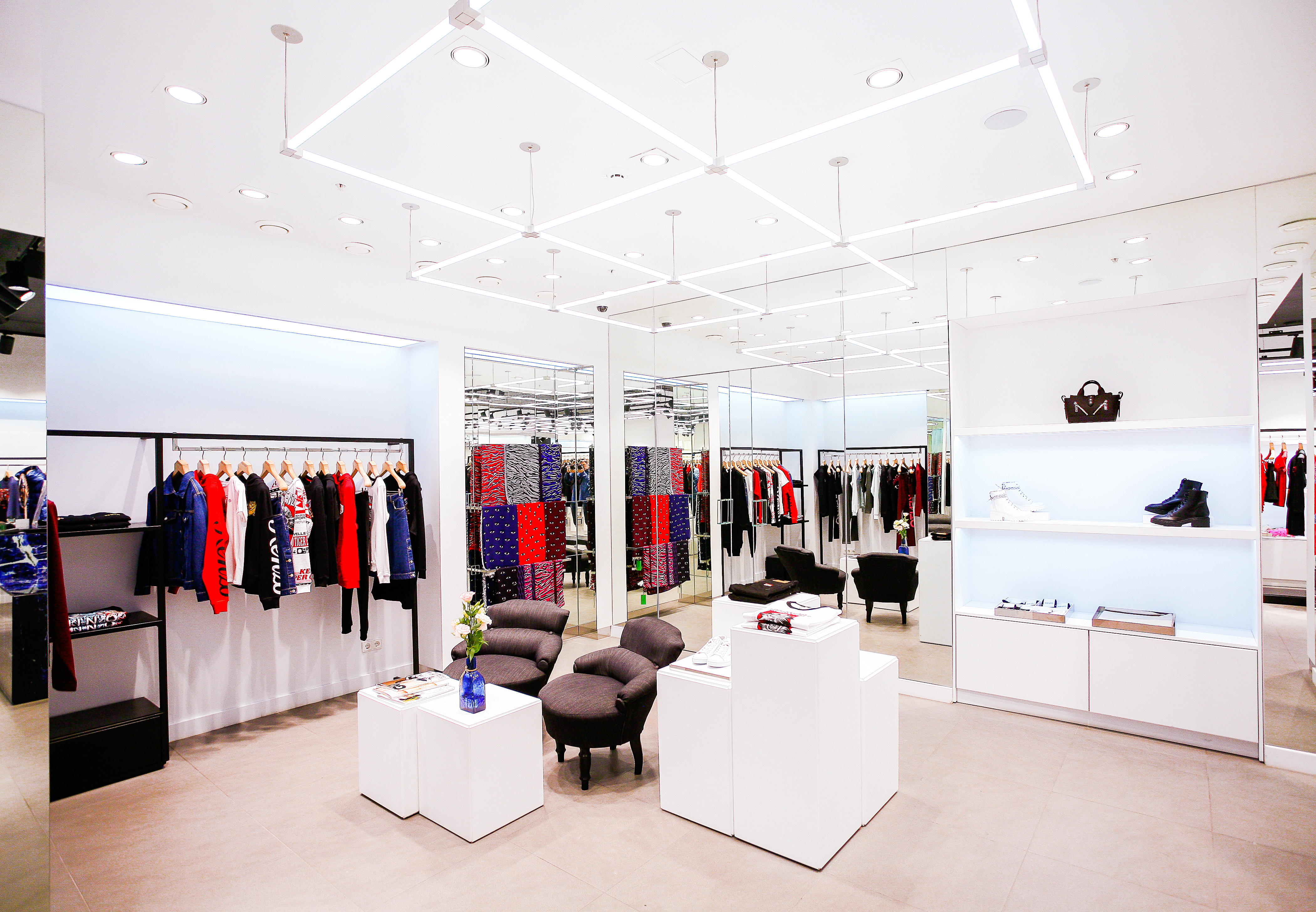 Магазин Kenzo - Сады Победы, 2-й этаж: фото 1 - Invogue