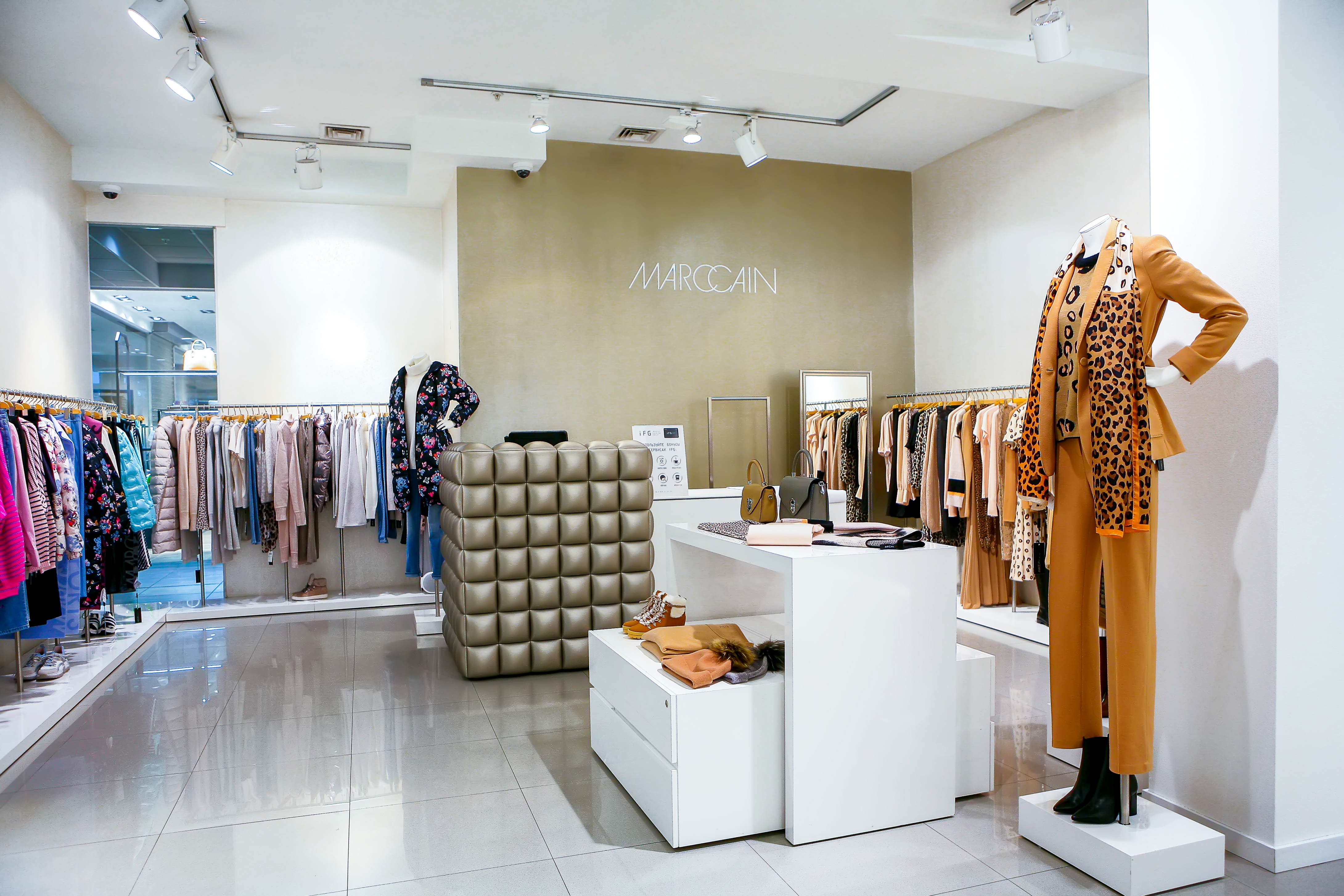 Магазин Marc Cain - Сади Перемоги, 3-й поверх: фото - Invogue