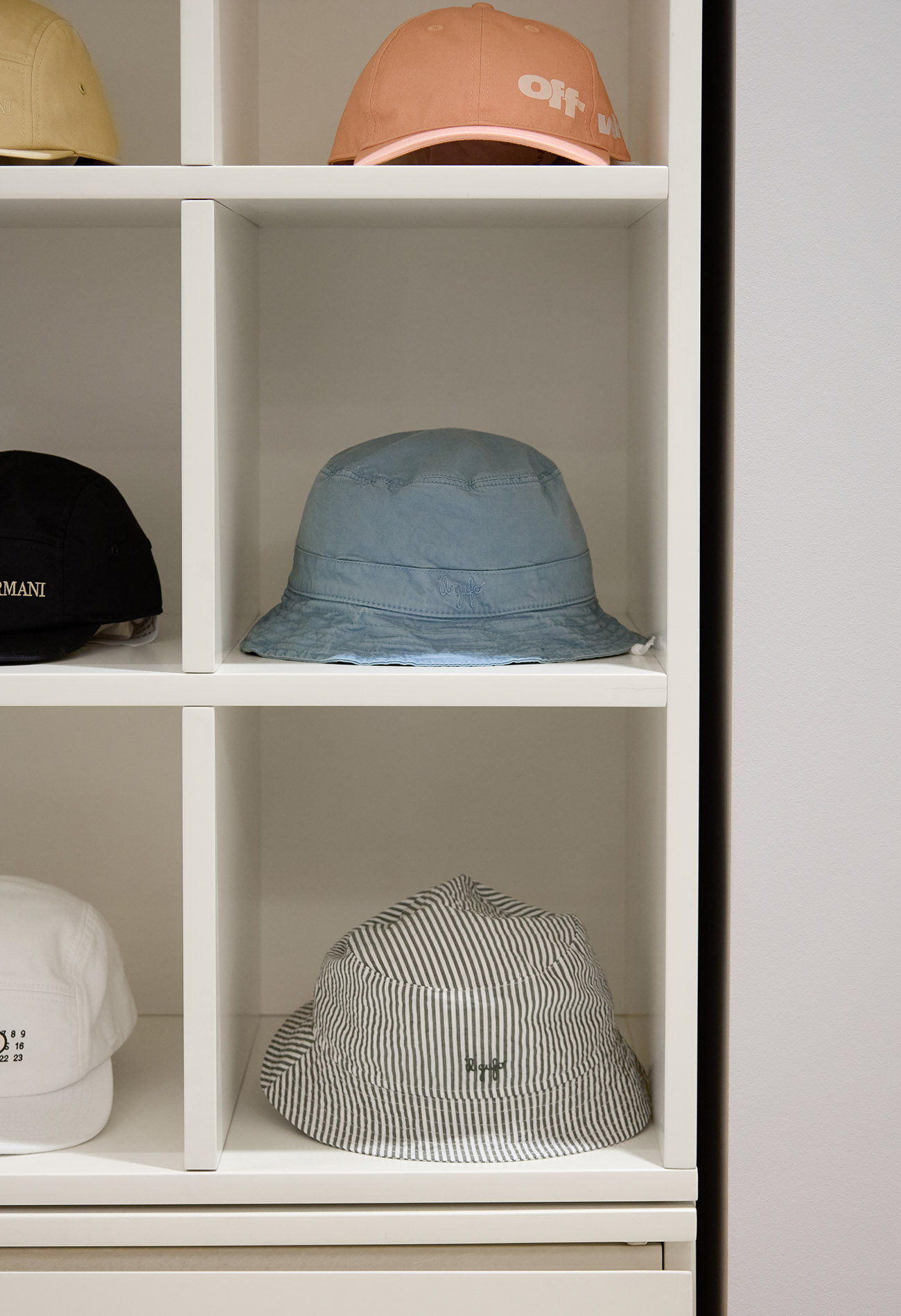 Магазин Daniel - Mandarin Plaza, 4-й этаж: фото 1 - Invogue