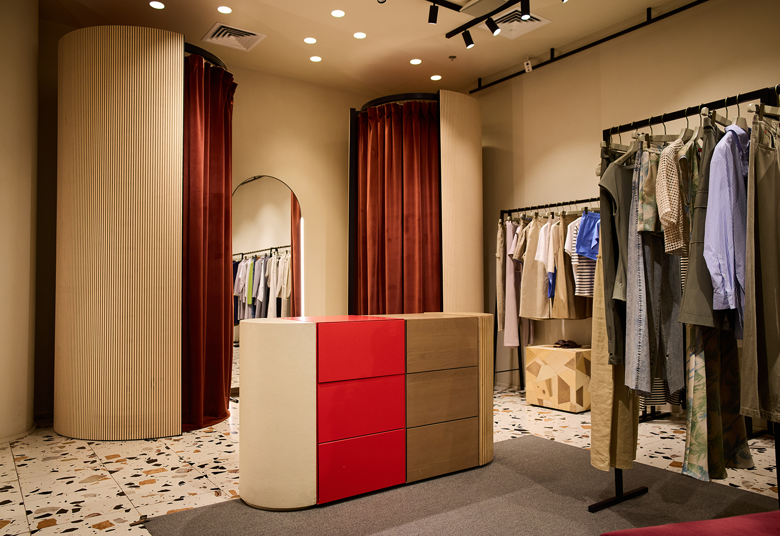 Магазин Max&Co - Gulliver, 1-й поверх: фото 1 - Invogue