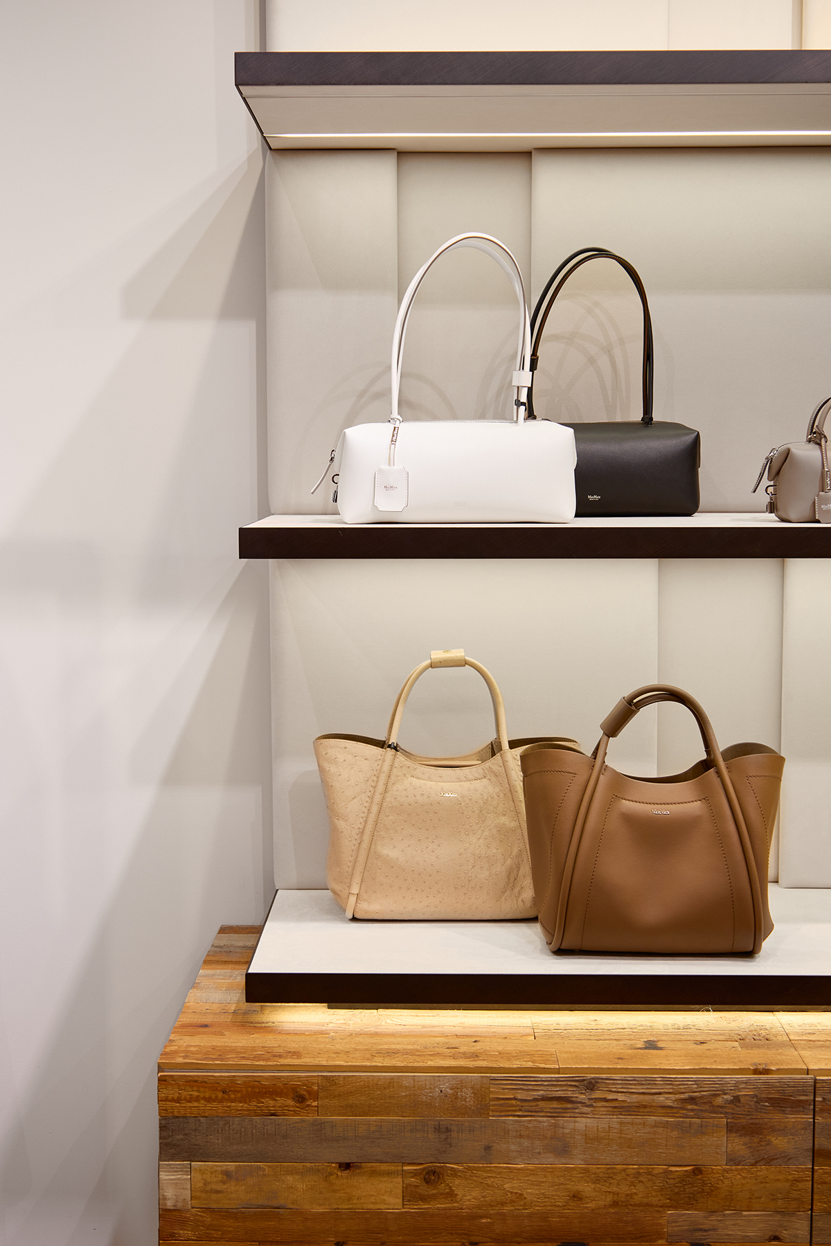 Магазин Max Mara - Mandarin Plaza, 3-й поверх: фото 11 - Invogue