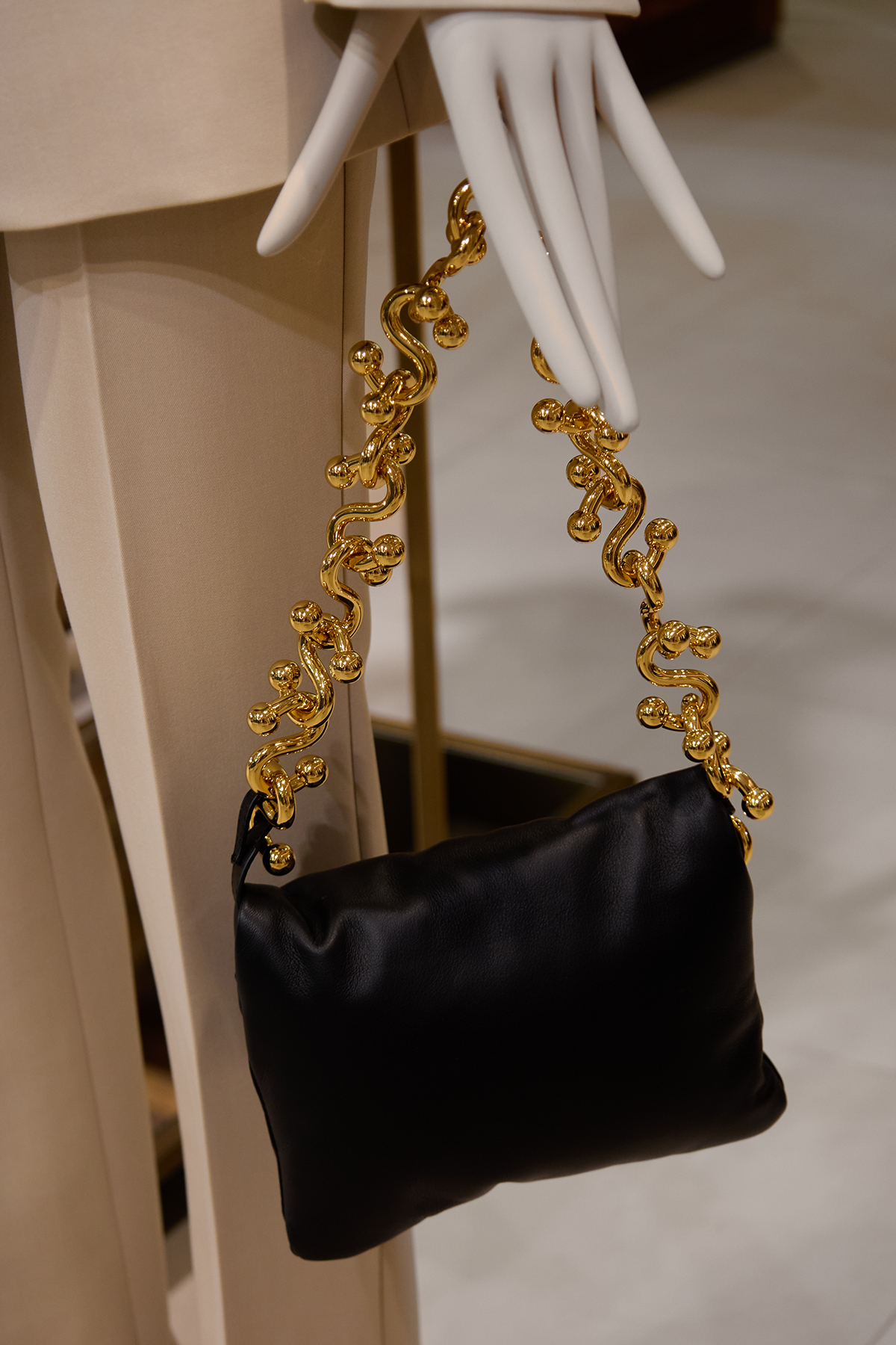 Магазин Max Mara - Mandarin Plaza, 3-й поверх: фото 9 - Invogue