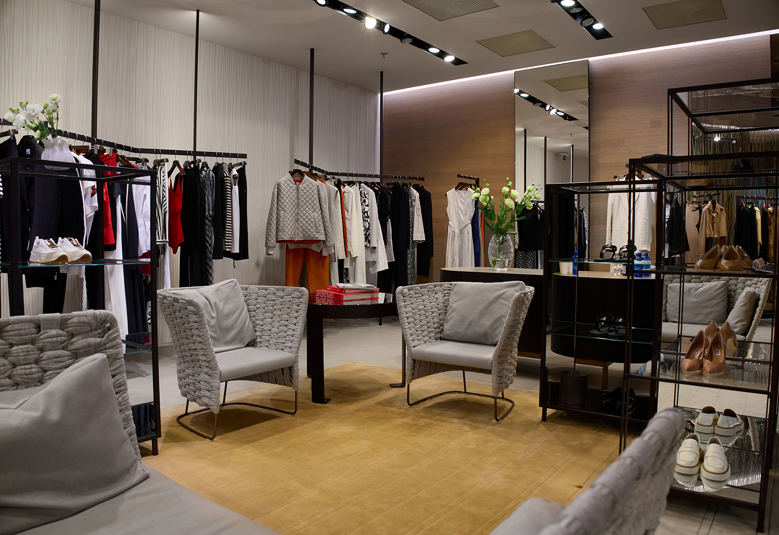 Магазин Max Mara - Mandarin Plaza, 3-й поверх: фото 6 - Invogue