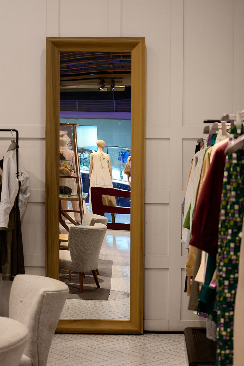 Магазин Weekend Max Mara - Blockbuster Mall, 1-й этаж: фото 3 - Invogue