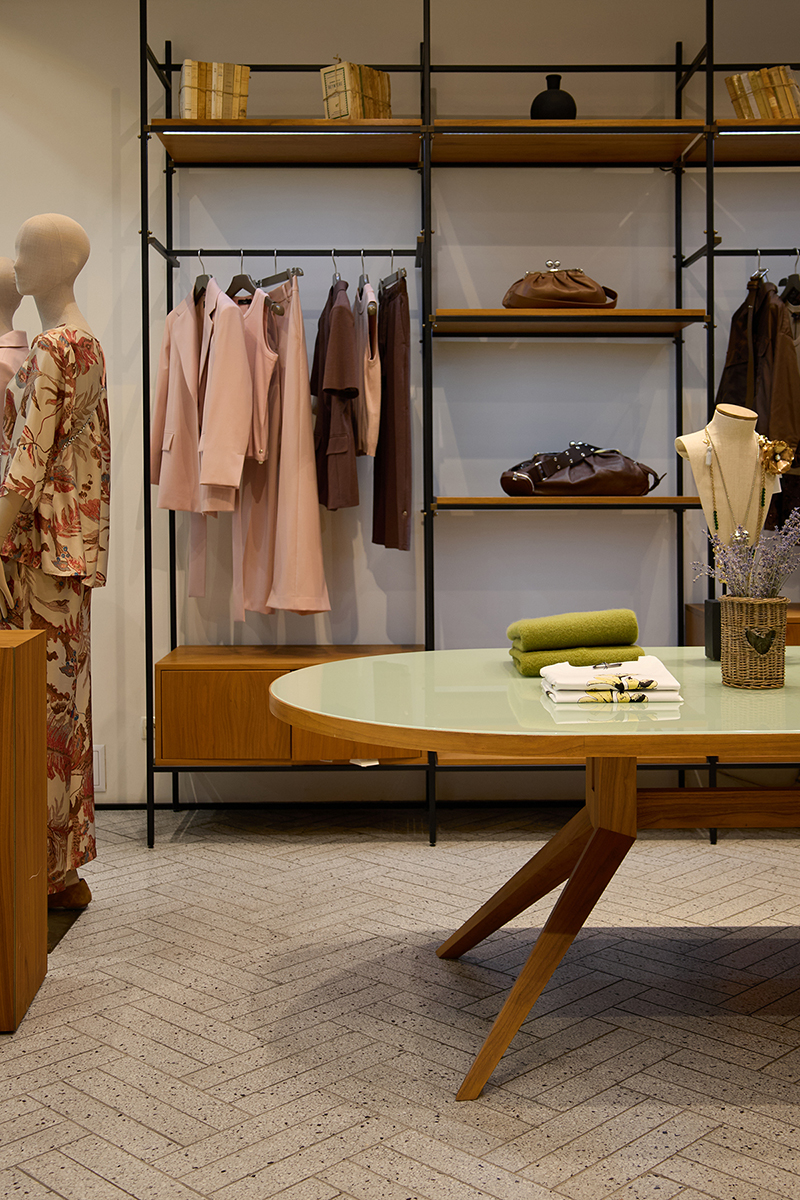 Магазин Weekend Max Mara - Gulliver, 1-й этаж: фото 4 - Invogue