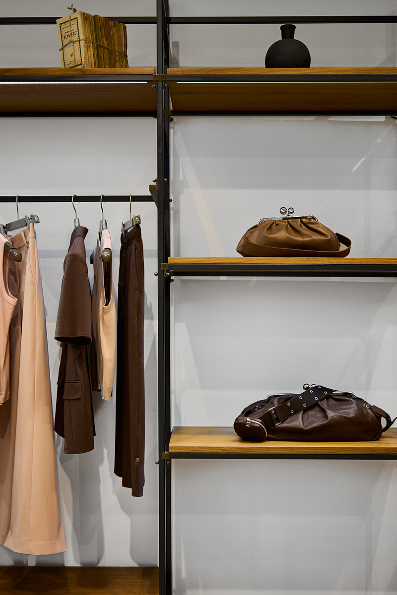 Магазин Weekend Max Mara - Gulliver, 1-й этаж: фото 1 - Invogue