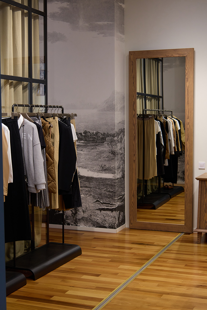 Магазин Weekend Max Mara - Cosmo Multimall, 3-й поверх: фото 8 - Invogue