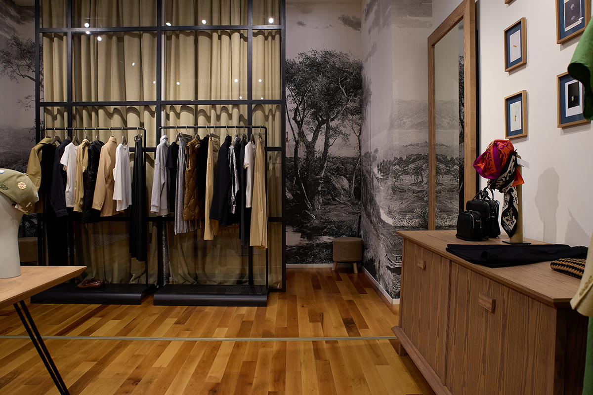 Магазин Weekend Max Mara - Cosmo Multimall, 3-й поверх: фото 9 - Invogue