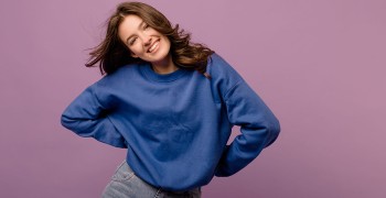 З чим носити жіночі світшоти: 5 стильних способів: фото - Invogue