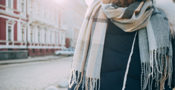 Стильные способы носить шарф этой осенью: фото - Invogue