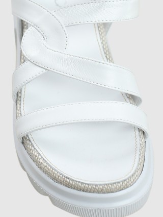 Молочные босоножки MARC CAIN: фото 4 - Invogue