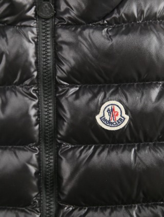 Чорний жилет MONCLER ENFANT: фото 2 - Invogue