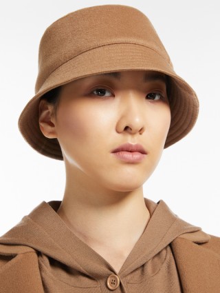 Бежевый шляпа MAX MARA: фото 1 - Invogue