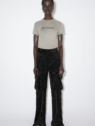 Черные брюки Acne Studios с накладными карманами: фото 1 - Invogue