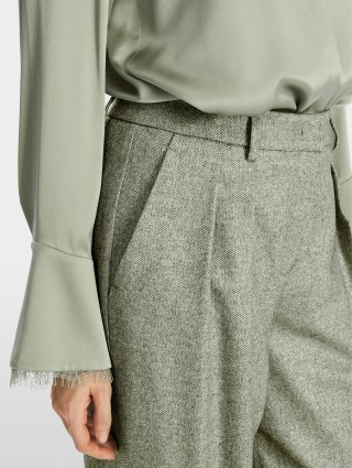Светло-зеленые брюки Marc Cain в елочку: фото 3 - Invogue