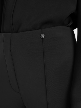 Черные брюки Marc Cain из мягкого трикотажа: фото 6 - Invogue