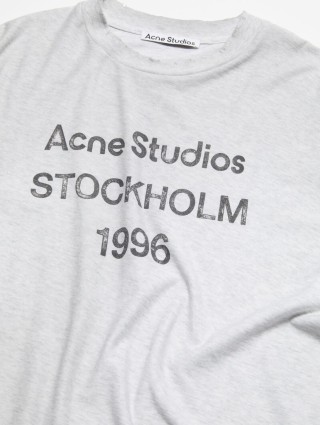 Серая футболка Acne Studios свободного кроя: фото 4 - Invogue