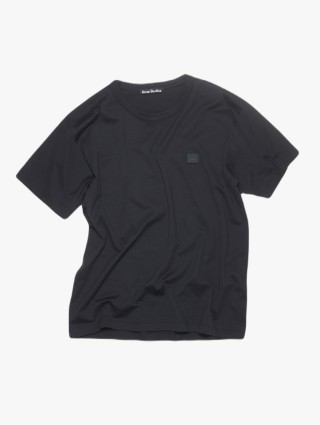 Черная футболка Acne Studios с нашивкой логотипа: фото - Invogue