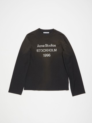 Черный лонгслив Acne Studios с логотипом: фото - Invogue