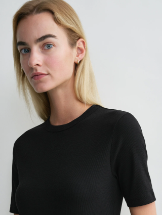 Чорна футболка Totême у рубчик: фото 5 - Invogue