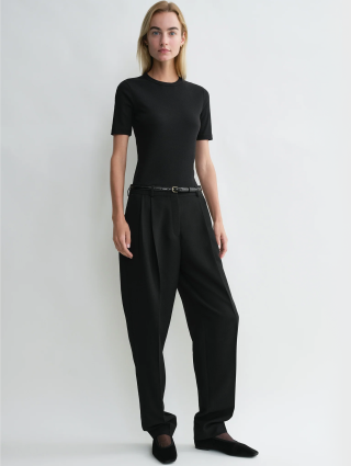 Чорна футболка Totême у рубчик: фото 1 - Invogue