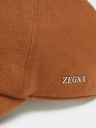 Карамельная  кепка Zegna из кашемира с металлической эмблемой: фото 2 - Invogue