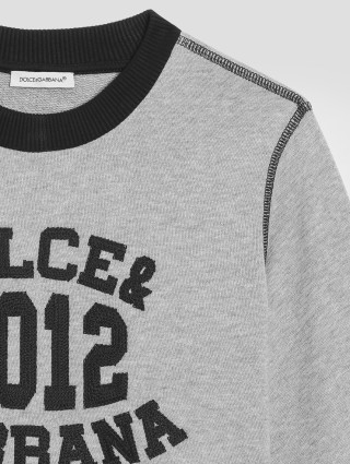 Серый свитшот DOLCE&GABBANA KIDS с логотипом: фото 2 Серый свитшот DOLCE&GABBANA KIDS с логотипом: фото 2 - Invogue