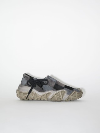 Серые кроссовки Acne Studios из кожи: фото - Invogue