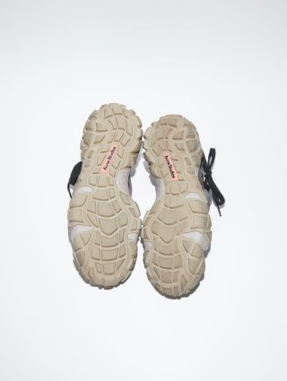 Серые кроссовки Acne Studios из кожи: фото 4 - Invogue