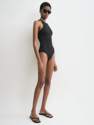 Чорний купальник Totême в рубчик: фото 2 - Invogue