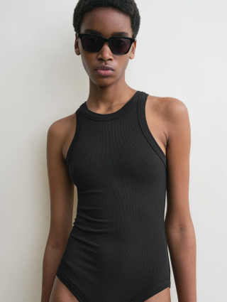 Чорний купальник Totême в рубчик: фото 4 - Invogue