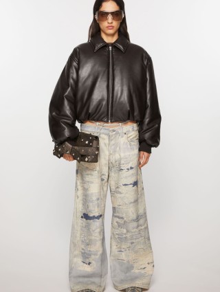 Коричневая куртка-бомбер Acne Studios свободного кроя: фото 1 - Invogue
