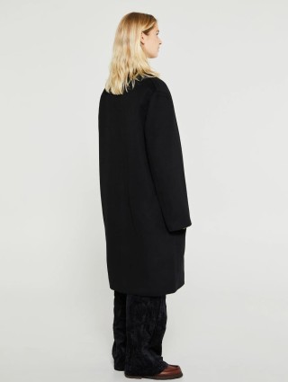 Черное пальто Acne Studios из шерсти: фото 2 - Invogue