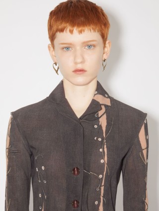 Золотистые серьги Acne Studios в форме сердец: фото 1 - Invogue