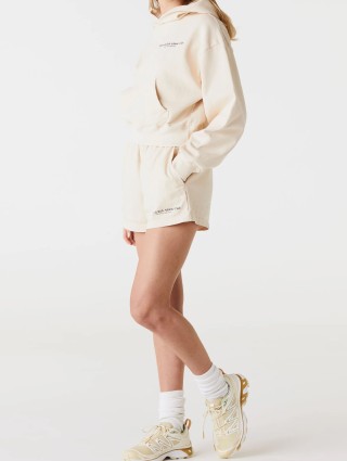 Кремовые шорты SPORTY&RICH: фото 4 - Invogue