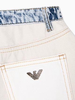 Шорты EMPORIO ARMANI KIDS из хлопкового денима: фото 2 - Invogue