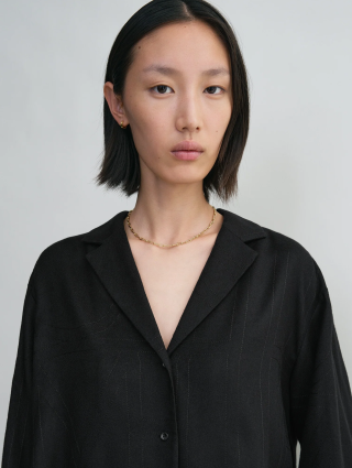 Черная рубашка Totême свободного кроя: фото 4 - Invogue