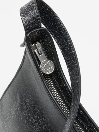 Черная сумка Acne Studios из кожи: фото 5 - Invogue