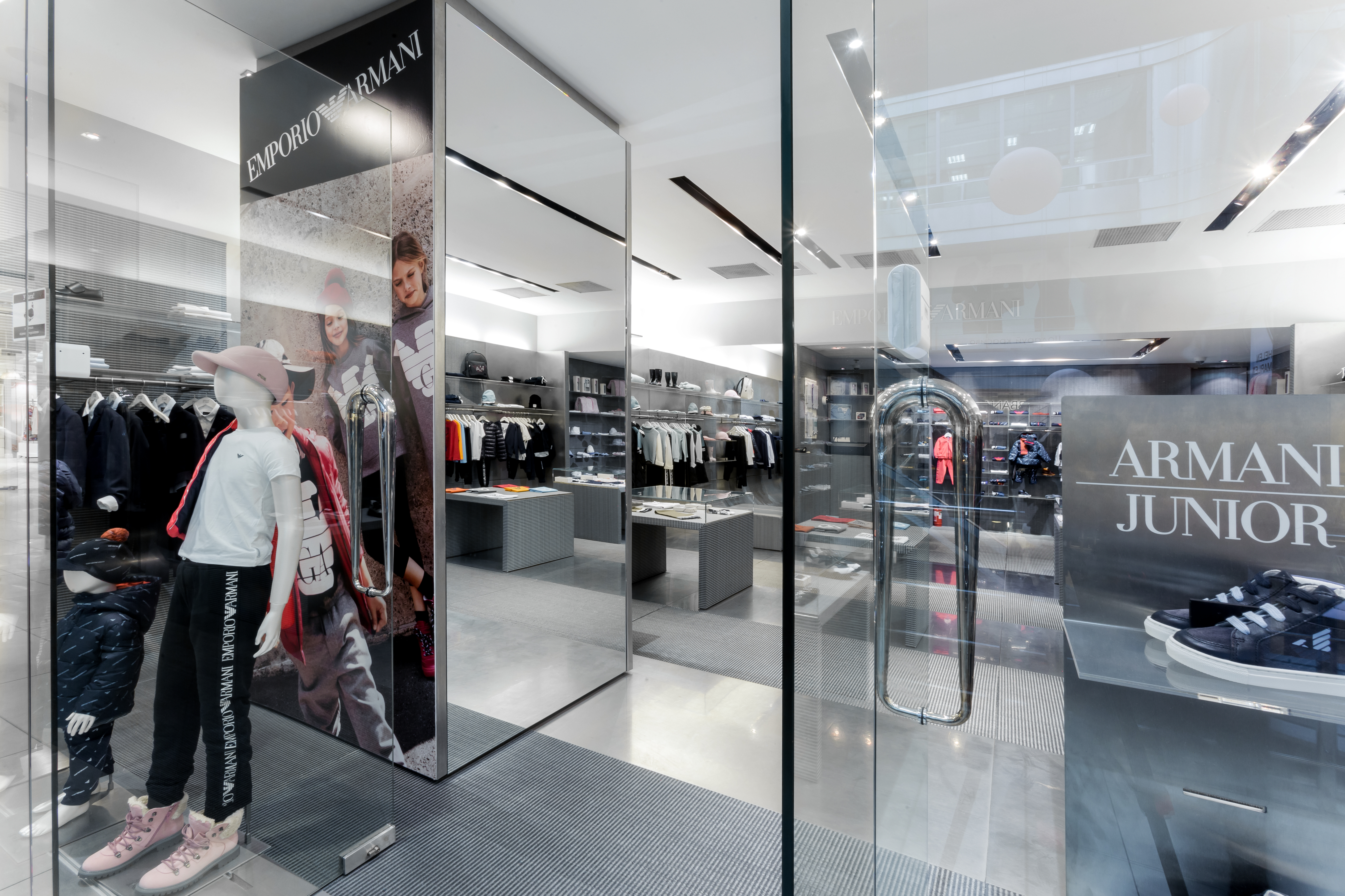 Магазин Emporio Armani - ТЦ "Mandarin Plaza", 4-й этаж: фото 6 - Invogue