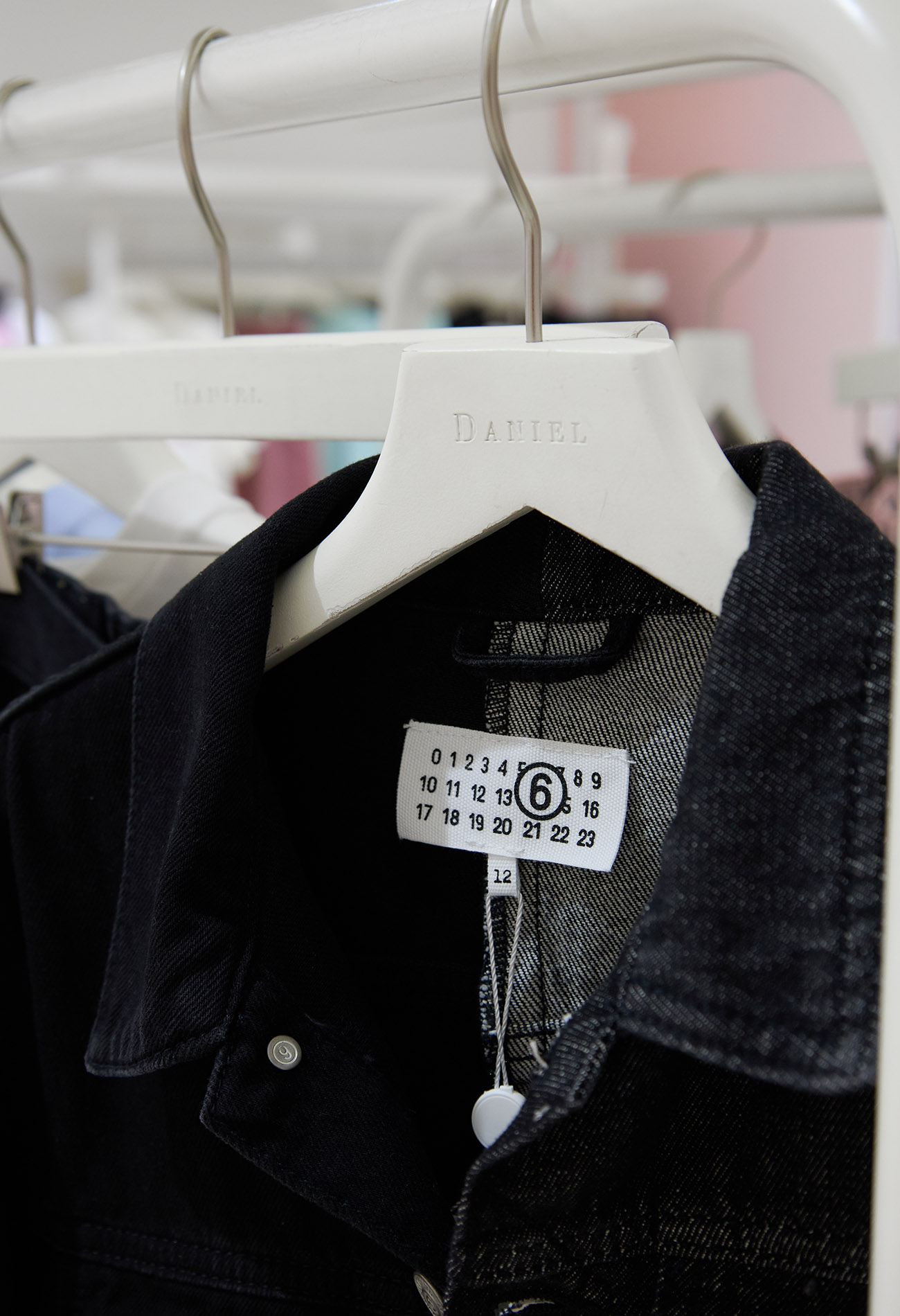 Магазин Daniel - Mandarin Plaza, 4-й этаж: фото 6 - Invogue