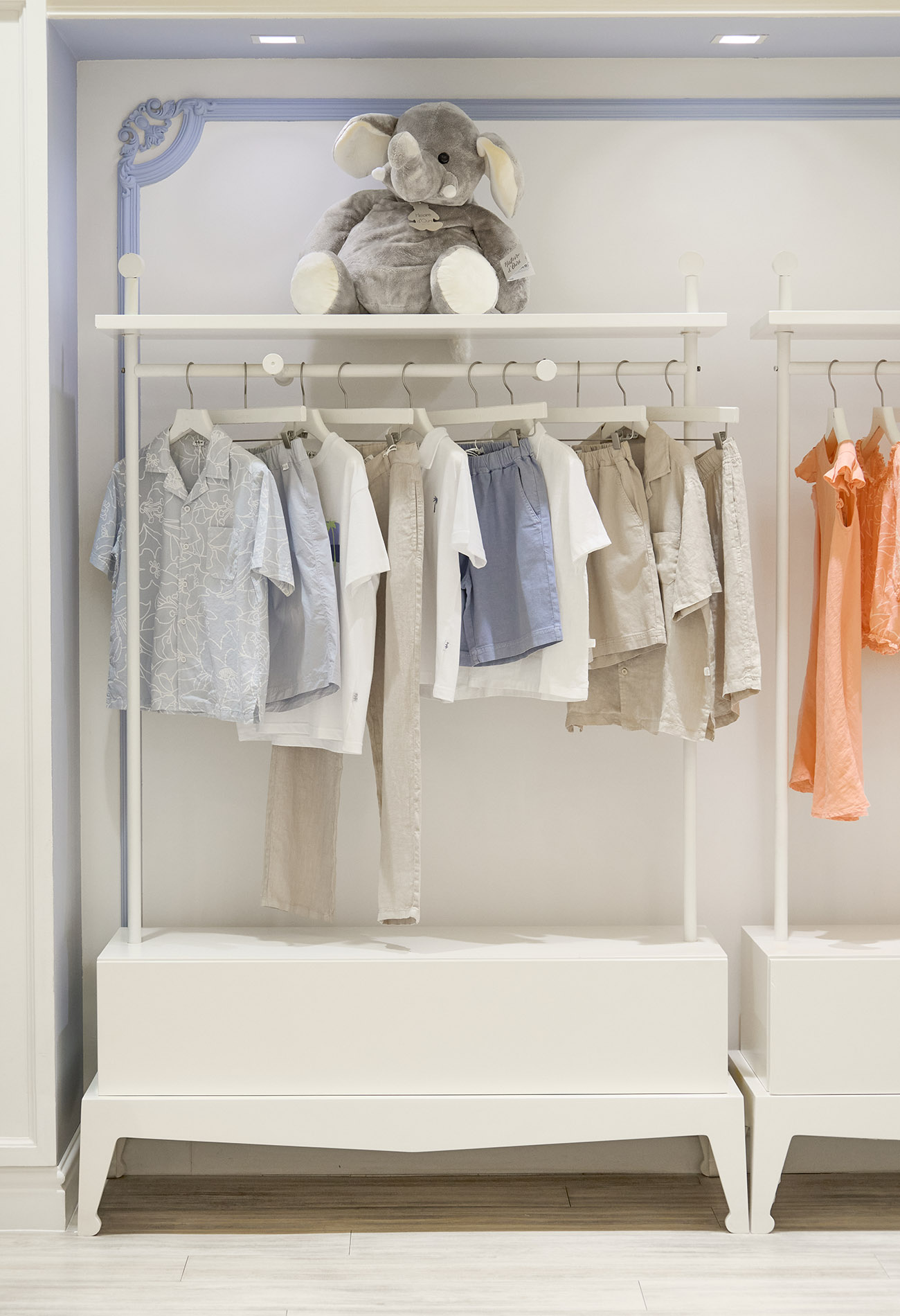 Магазин Daniel - Mandarin Plaza, 4-й этаж: фото 12 - Invogue